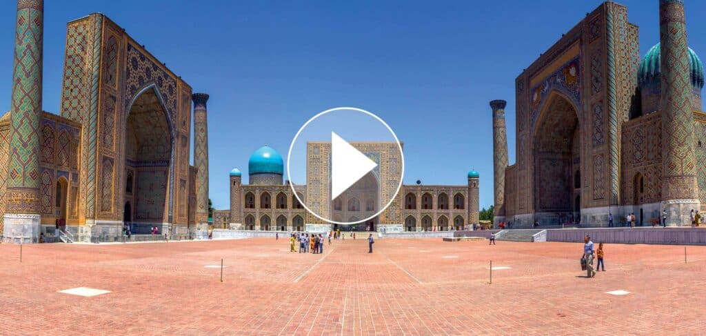 Place emblématique de Samarcande, l'ensemble architectural Registan, un site UNESCO, pour des découvertes culturelles uniques.