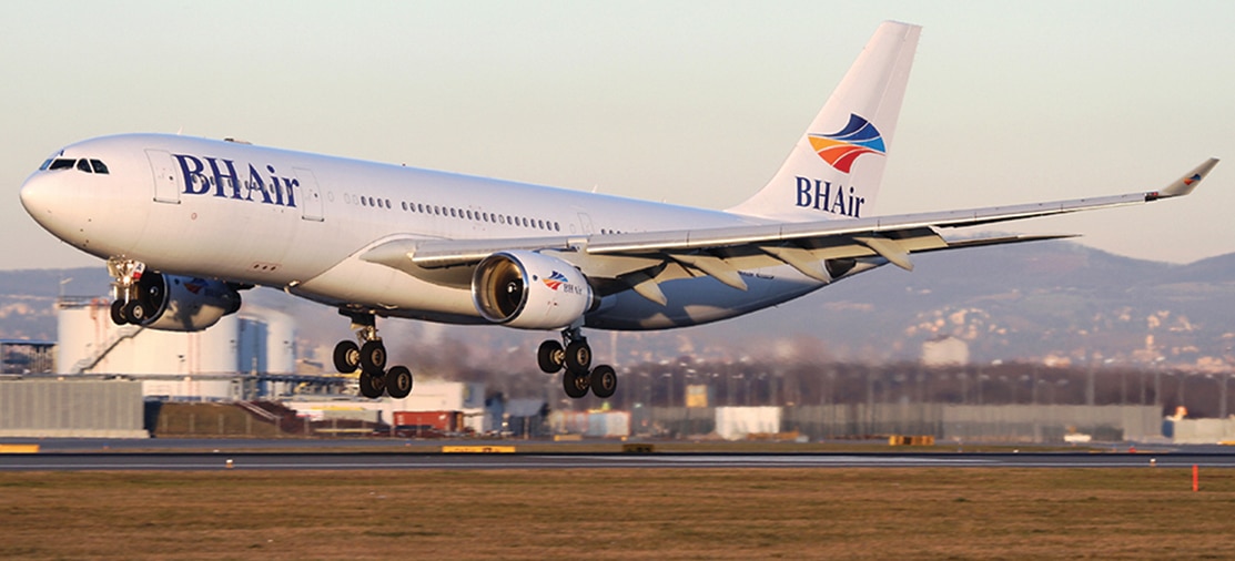 Un avion de BHAir décolle d'un aéroport, symbolisant le début d'un voyage d’exception avec TMR Voyages.