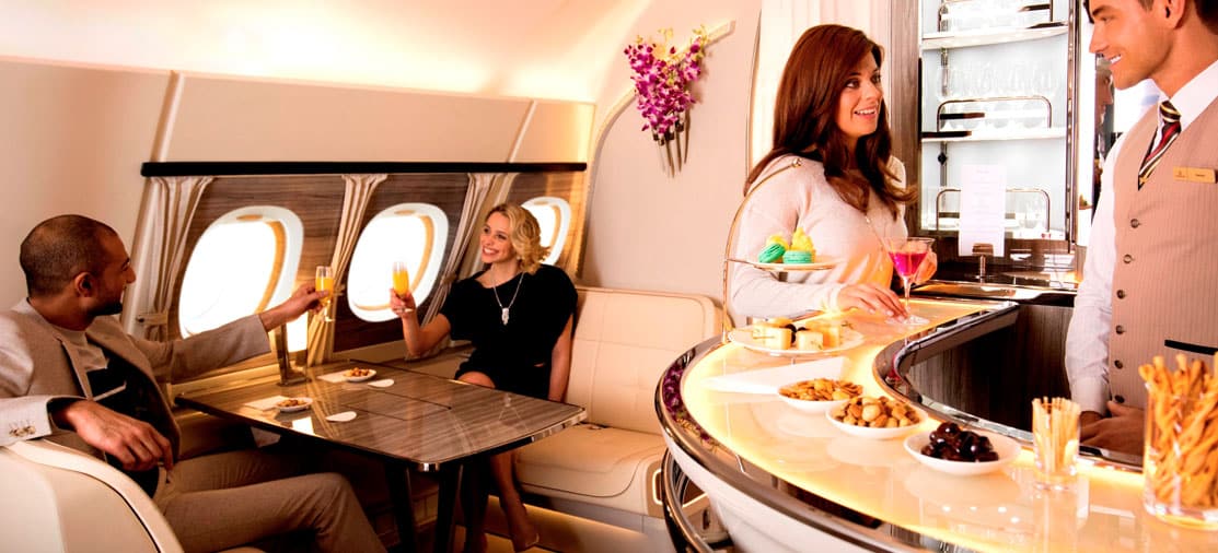 À bord d'un avion luxueux, TMR Voyages offre une expérience raffinée avec un service personnalisé pour un voyage d’exception.