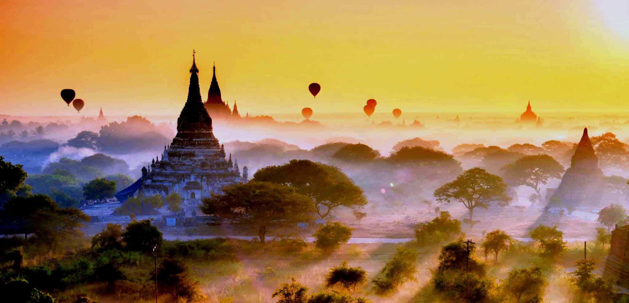 Leveraging l'aventure en montgolfière au lever du soleil au-dessus de Bagan, Myanmar, avec TMR Voyages pour des expériences authentiques.